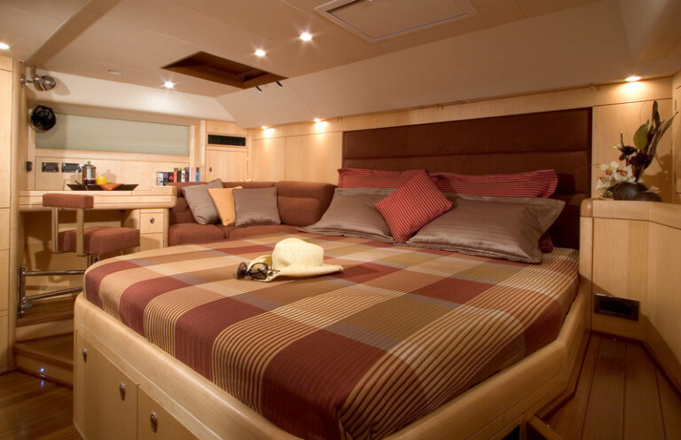 Oyster 725 yacht - Cabin