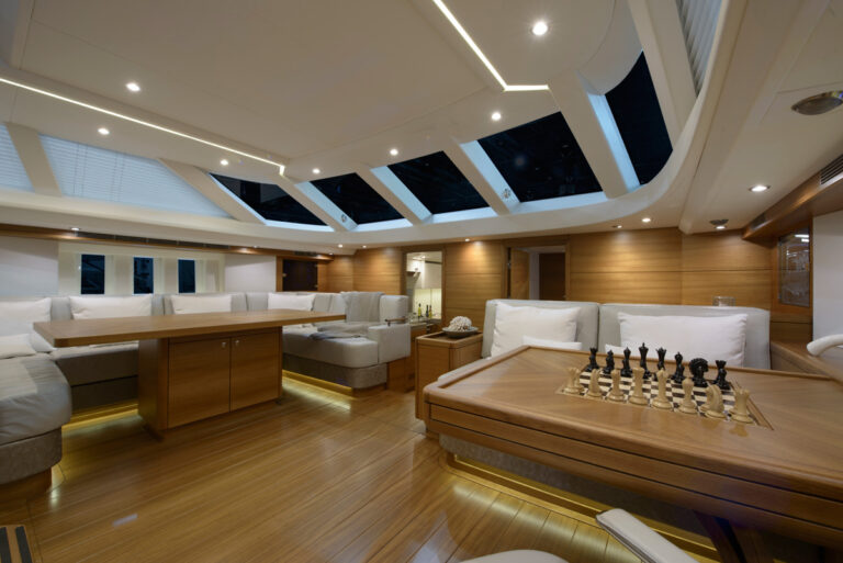 Oyster 825 yacht REINA - saloon