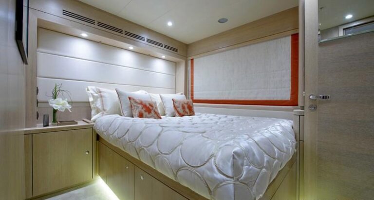 Oyster 885 Yacht CLARE -  Double Cabin