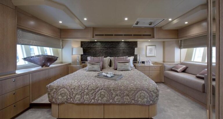 Oyster 885 Yacht CLARE -  Master Cabin