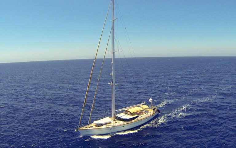 Oyster Yacht PANDEMONIUM - Running
