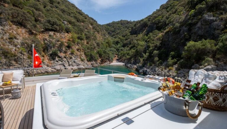 Exterior Sunbathing Area