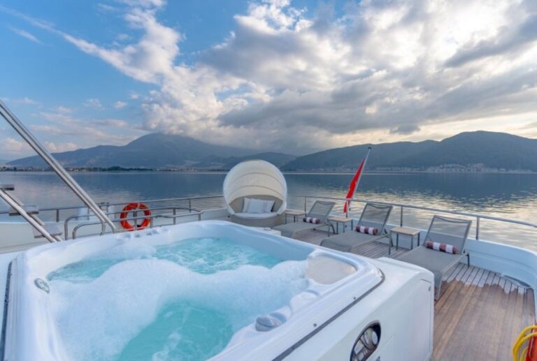 Exterior Sunbathing Area