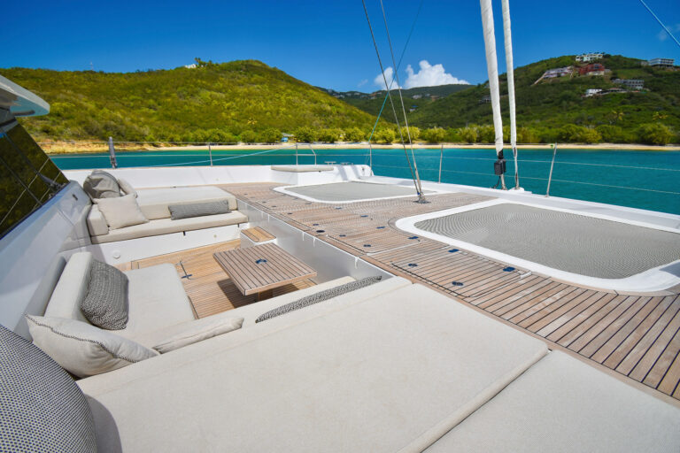 Foredeck seating and sunning
