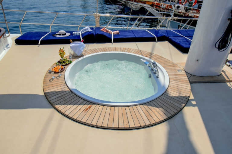 PERLA DEL MAR Exterior - Sun Deck Jacuzzi
