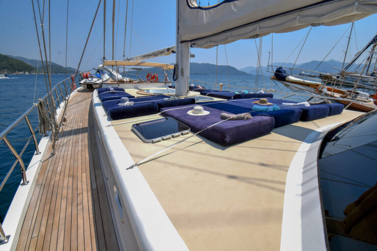 PERLA DEL MAR Exterior - Sun Deck With Sun Beds
