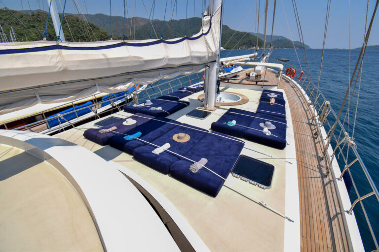 PERLA DEL MAR Exterior - Sun Deck With Sun Beds