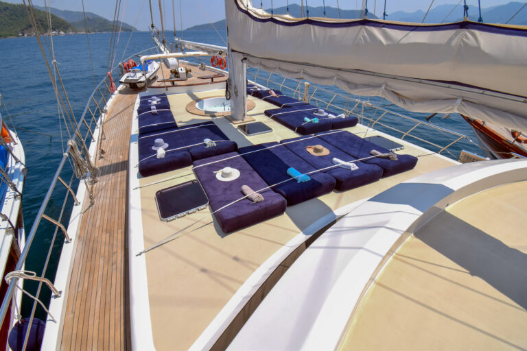 PERLA DEL MAR Exterior - Sun Deck With Sun Beds