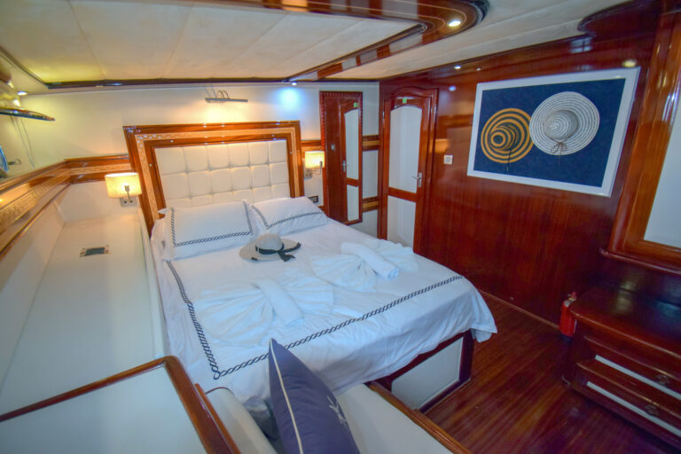 PERLA DEL MAR Interior - Double Cabin