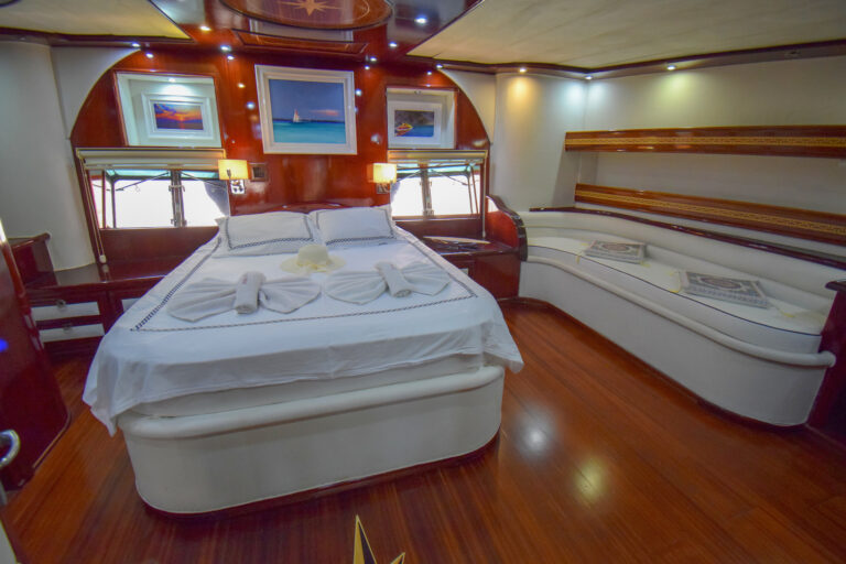 PERLA DEL MAR Interior - Second Master Cabin