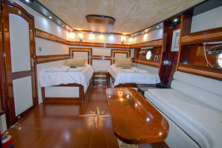 PERLA DEL MAR Interior - Twin Cabin
