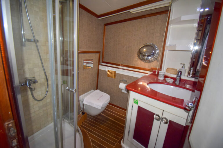 PERLA DEL MAR Interior - Twin Cabin Ensuite