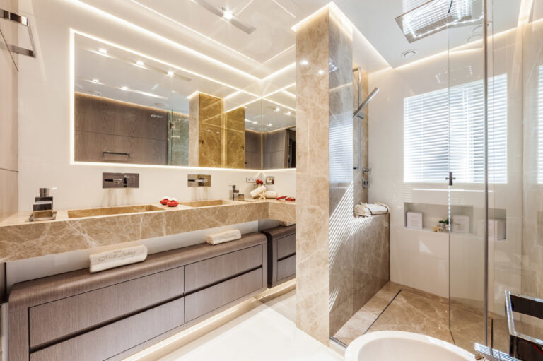 PODEROSO Ensuite Bathroom