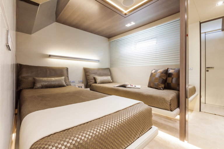 PODEROSO Twin Cabin