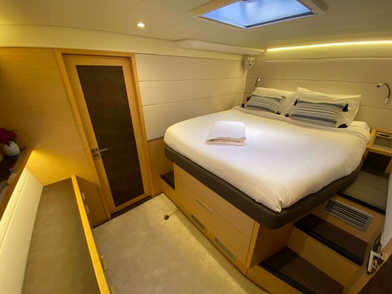 Queen Cabin