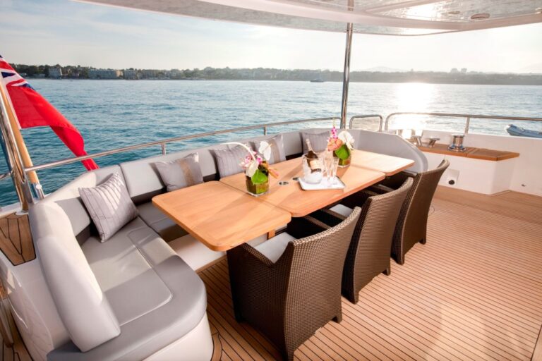 PRINCESS LILY - Aft Deck