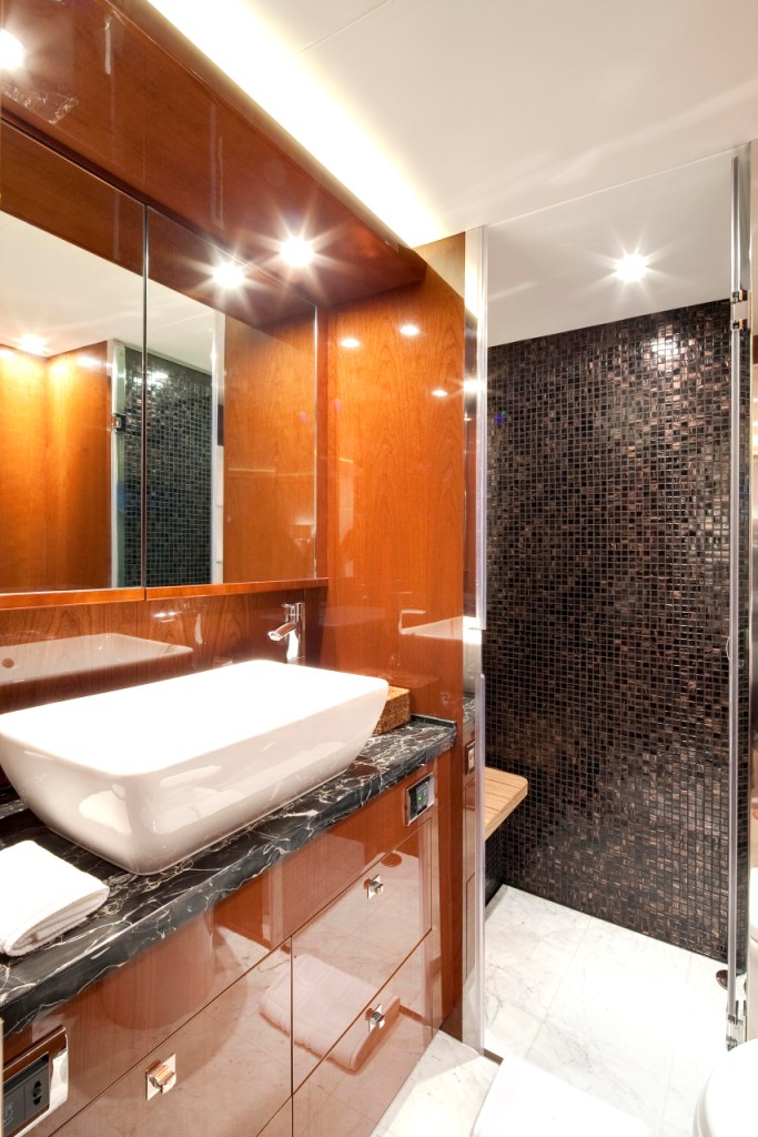 PRINCESS LILY - Guest bathroom