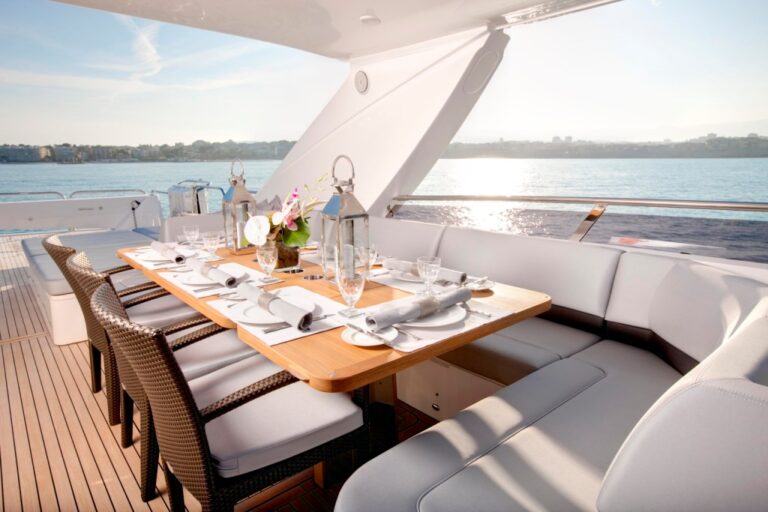 PRINCESS LILY - Sundeck Dining