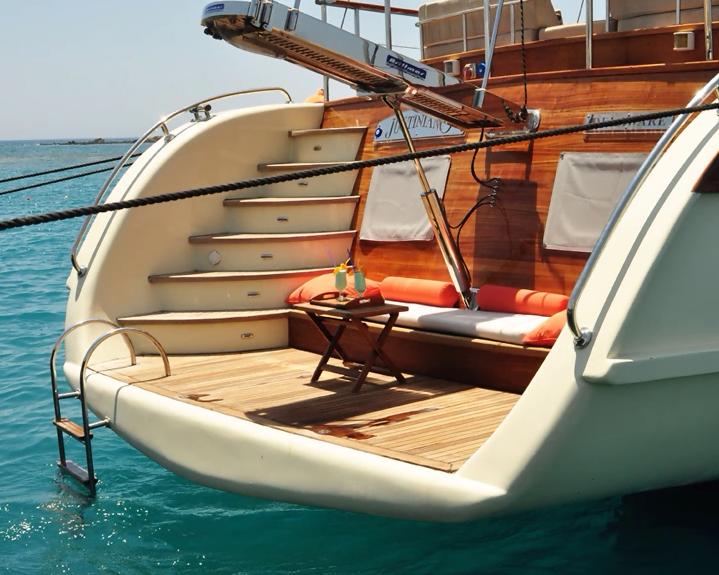 PRIVATE DECK