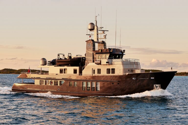 Motor yacht RH THREE
