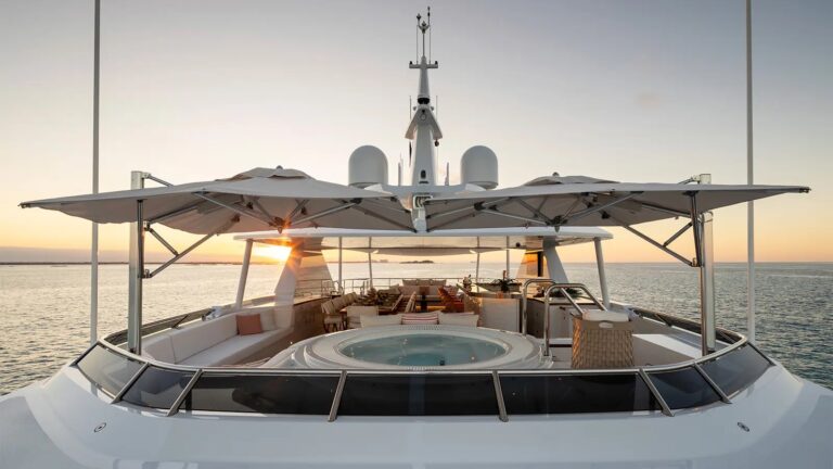 Sun Deck With Jacuzzi