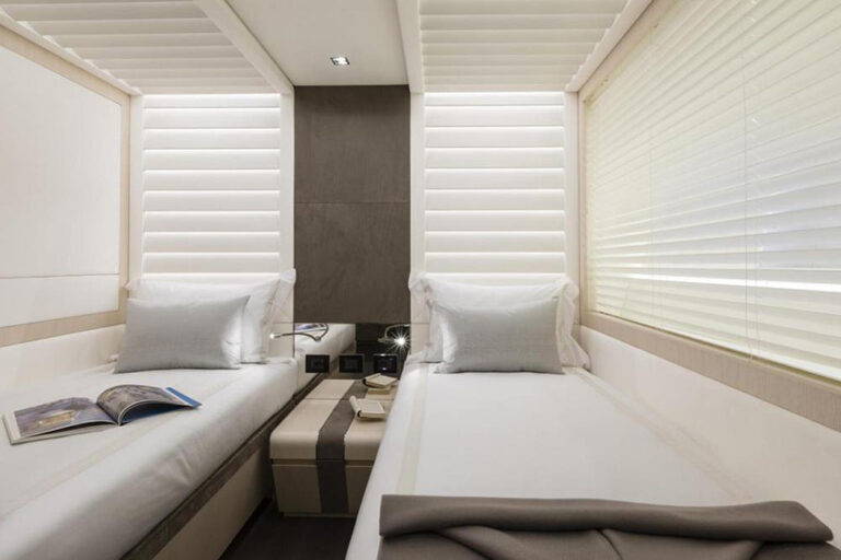 PROJECT COMO Interior - Twin Cabin