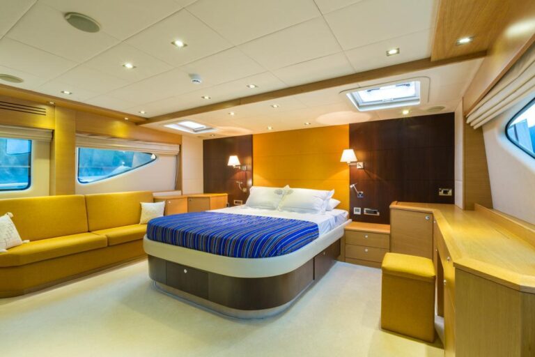 On deck guest cabin
