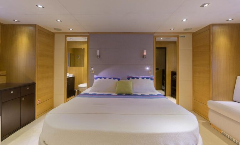 Double guest cabin
