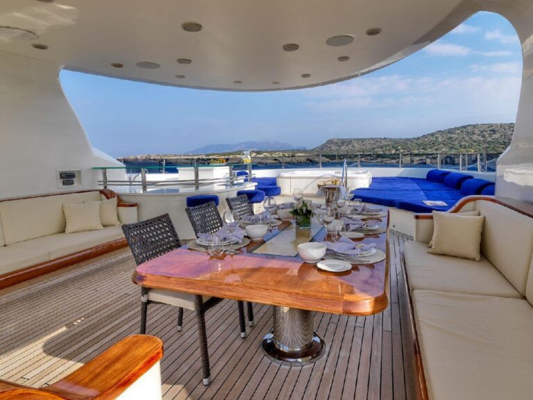 Sundeck dining