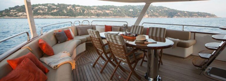Aft deck dining
