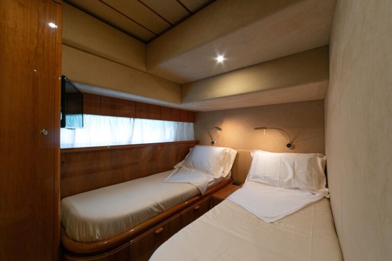 Twin cabin