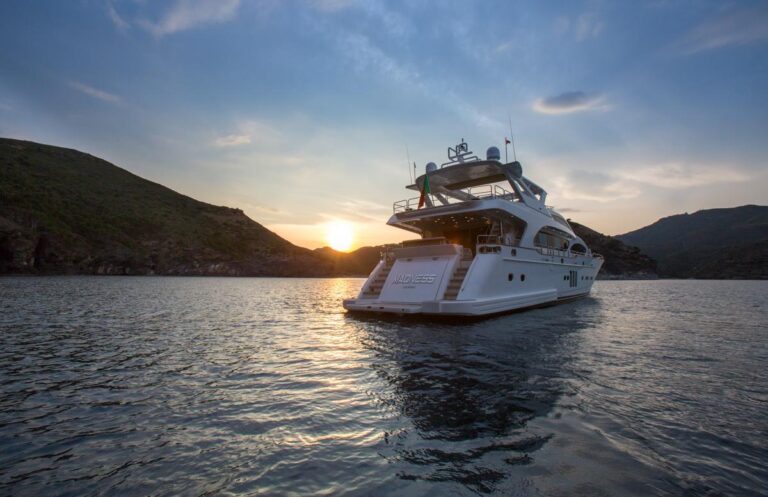 Motor Yacht MADNESS