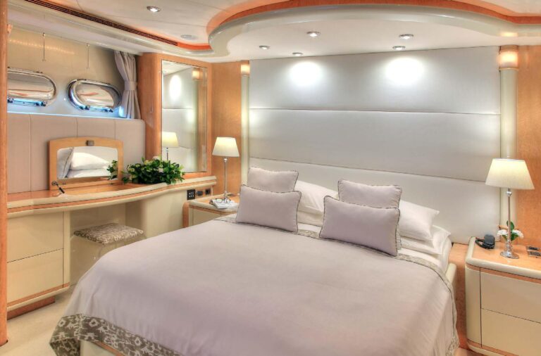 Double cabin
