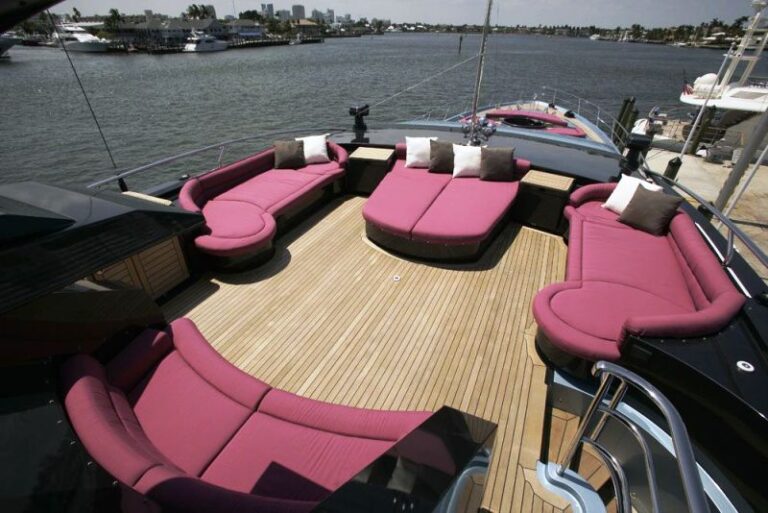 Palmer Johnson Sundeck