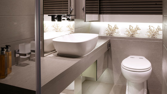 Pearl 75 Yacht - Bathroom