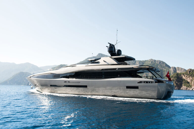 Peri Motor Yacht FX - Chartering