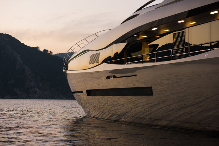 Peri Motor Yacht FX - Hull Details
