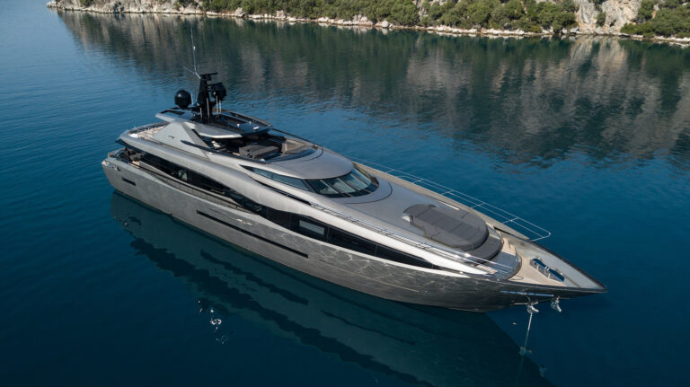 Peri Motor Yacht FX - Moored