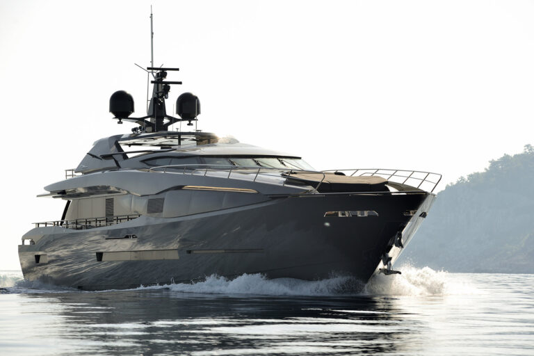 Peri Motor Yacht FX - Running