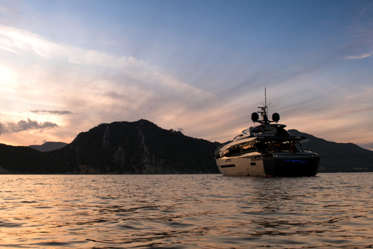Peri Motor Yacht FX - Stern View