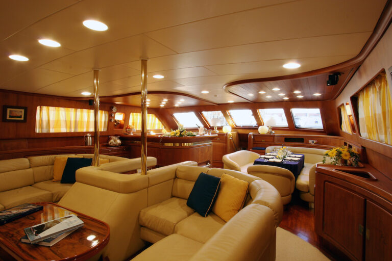 Perini Navi CLAN VI yacht - Saloon