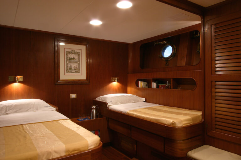Perini Navi yacht CLAN VI - Twin Cabin