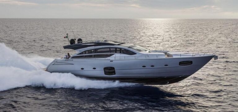 Pershing 82 Superyacht-001