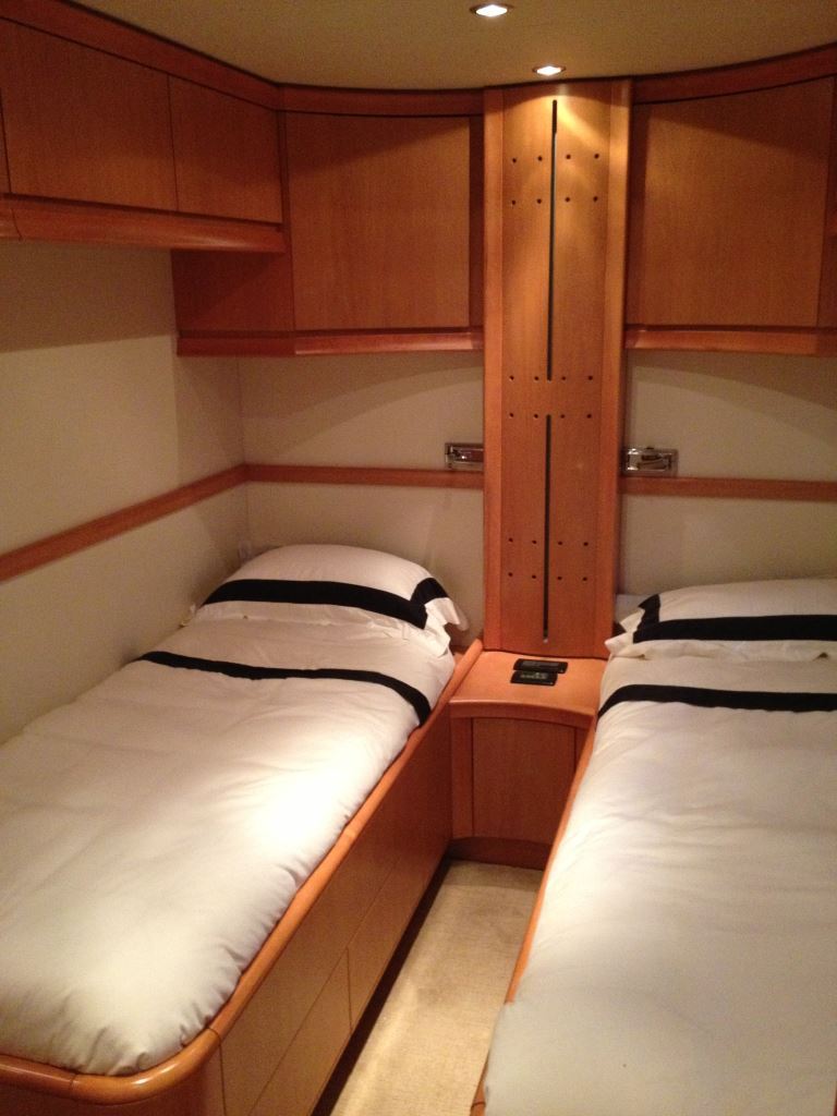 Pershing 88 - Starboard stateroom