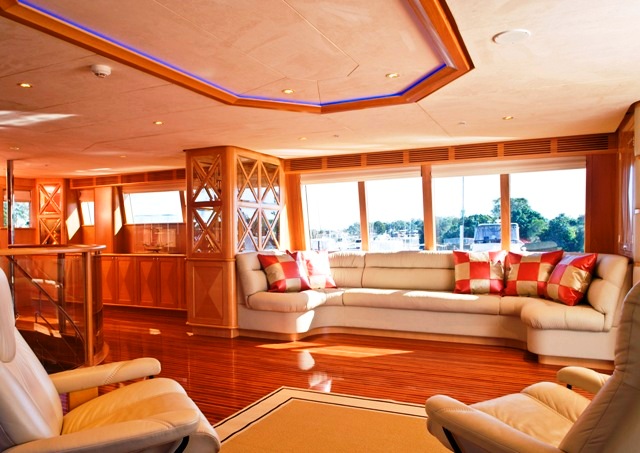 Platinum -  Upper Salon Aft