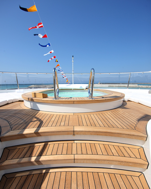 Popular Spa Pool aboard Seanna superyacht-001