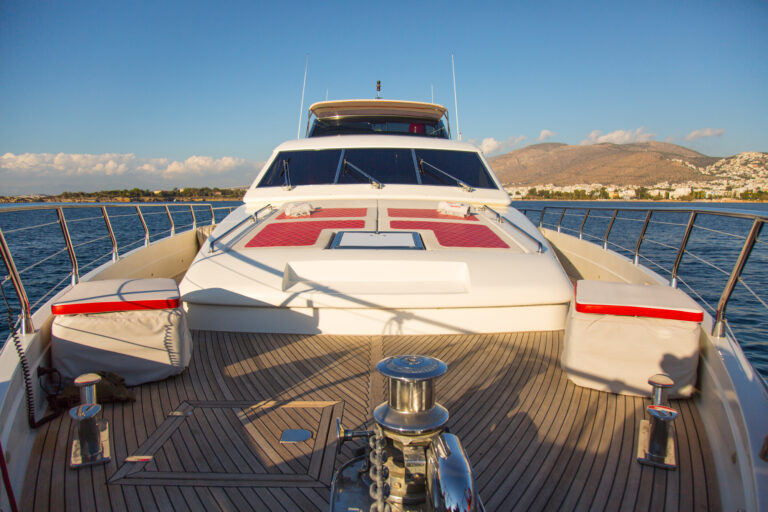 Posollipo Motor Yacht ALBATOR - Foredeck