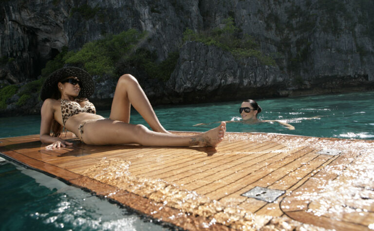Princess 64 LADY M - Hydraulic Bathing platform