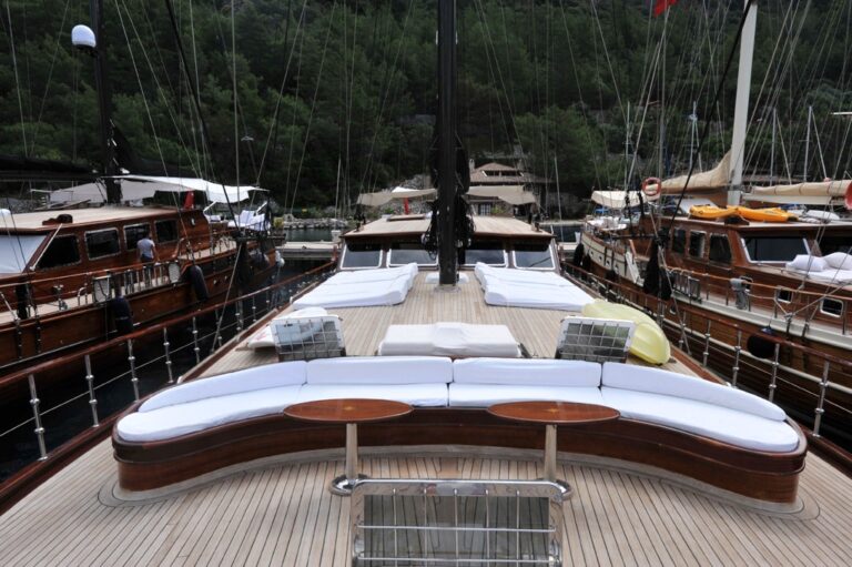 Princess Karia II - Foredeck