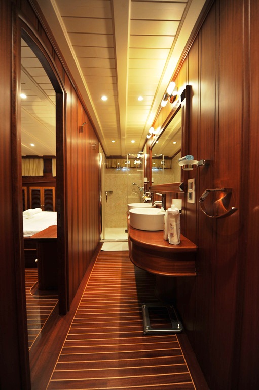 Princess Karia II - Master Ensuite